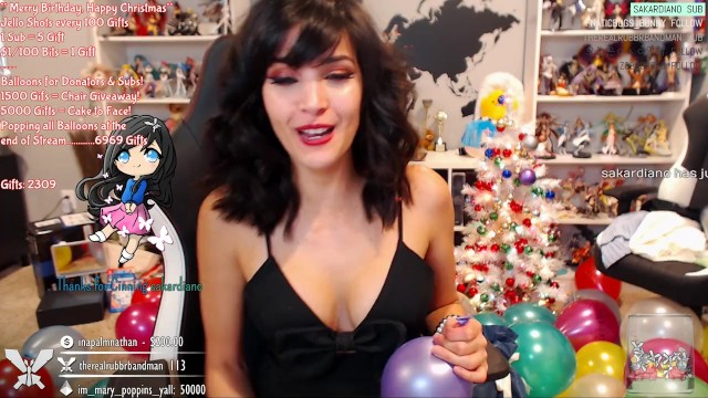 Girl Accidentally Flashes Her Boobs During Twitch Streamer’S Livestream