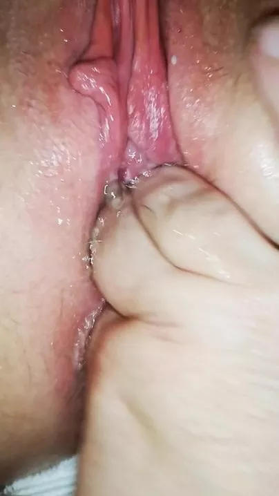 Fingering cheating glasgow wife ass and pussy to squirt