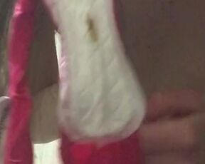 АСМР Надеваю прокладку на 6-й день месячных, нюхаю ее спустя несколько часов