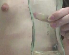 Золотой нектар из моей пизды в банке от кофе. Писающие женщины