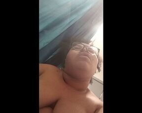 Pussy Rubbing in Shower